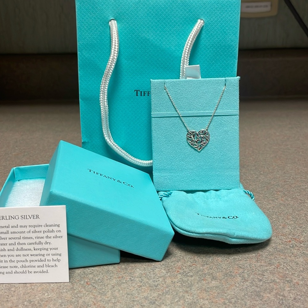 Genuine Tiffany & Co. Paloma Picasso Olive Leaf Heart Pendant